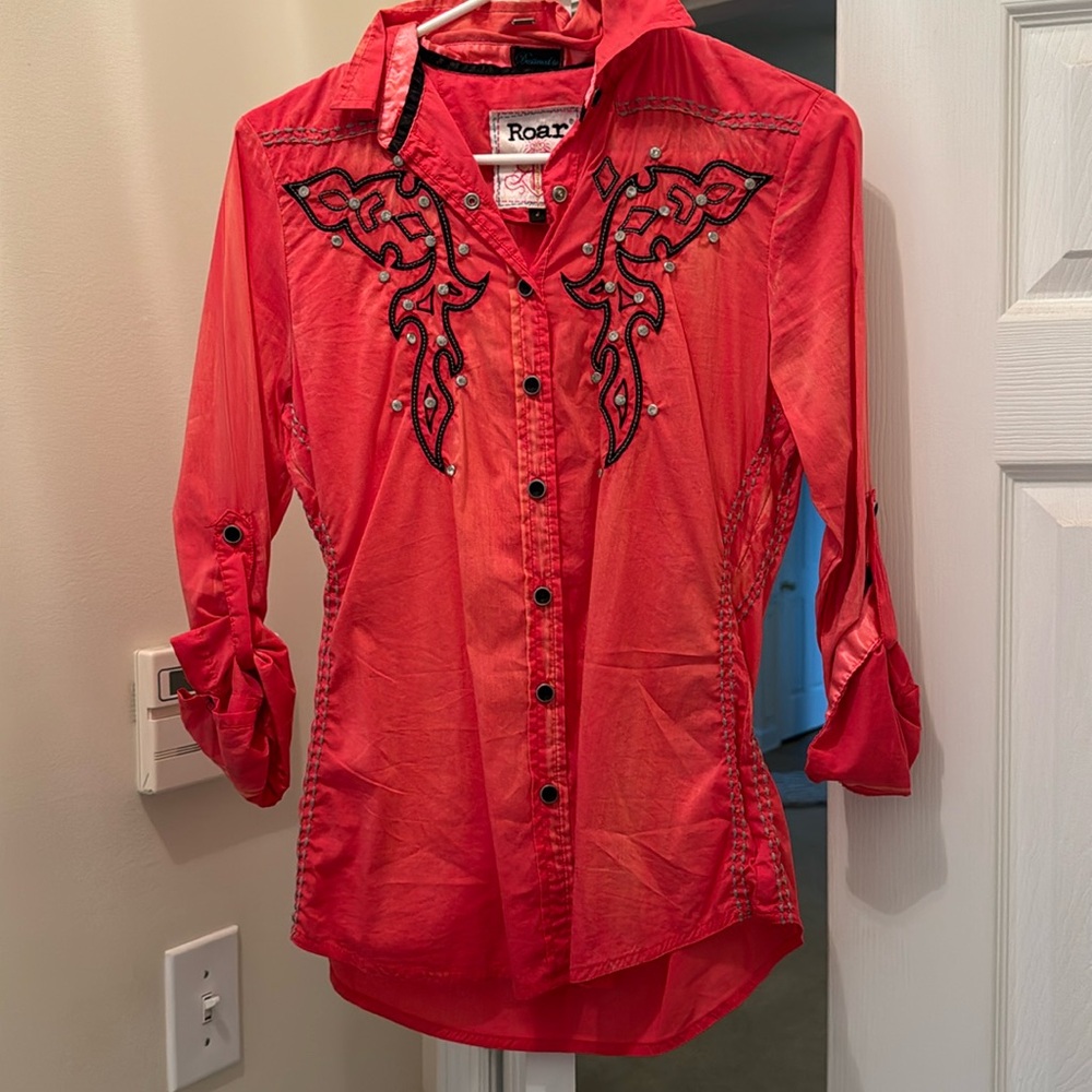 Roar button up S